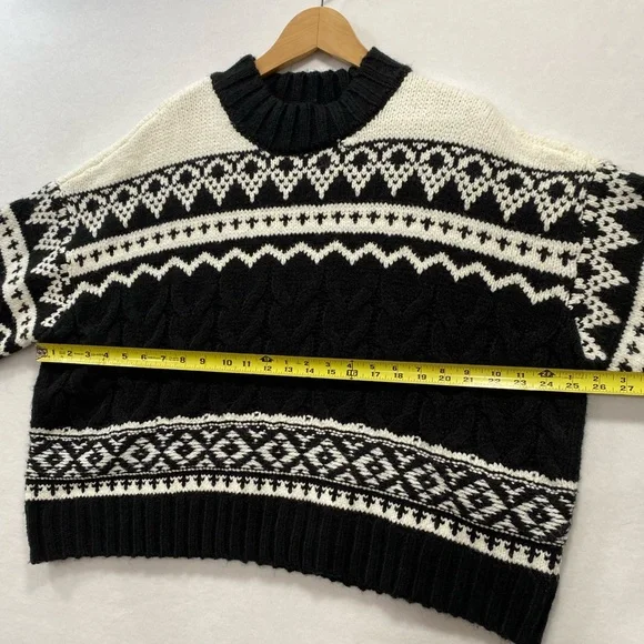 Francesca’s Black & White Pattern Mock Neck Knit Sweater L Fair Isle ST21949 - Picture 7 of 11